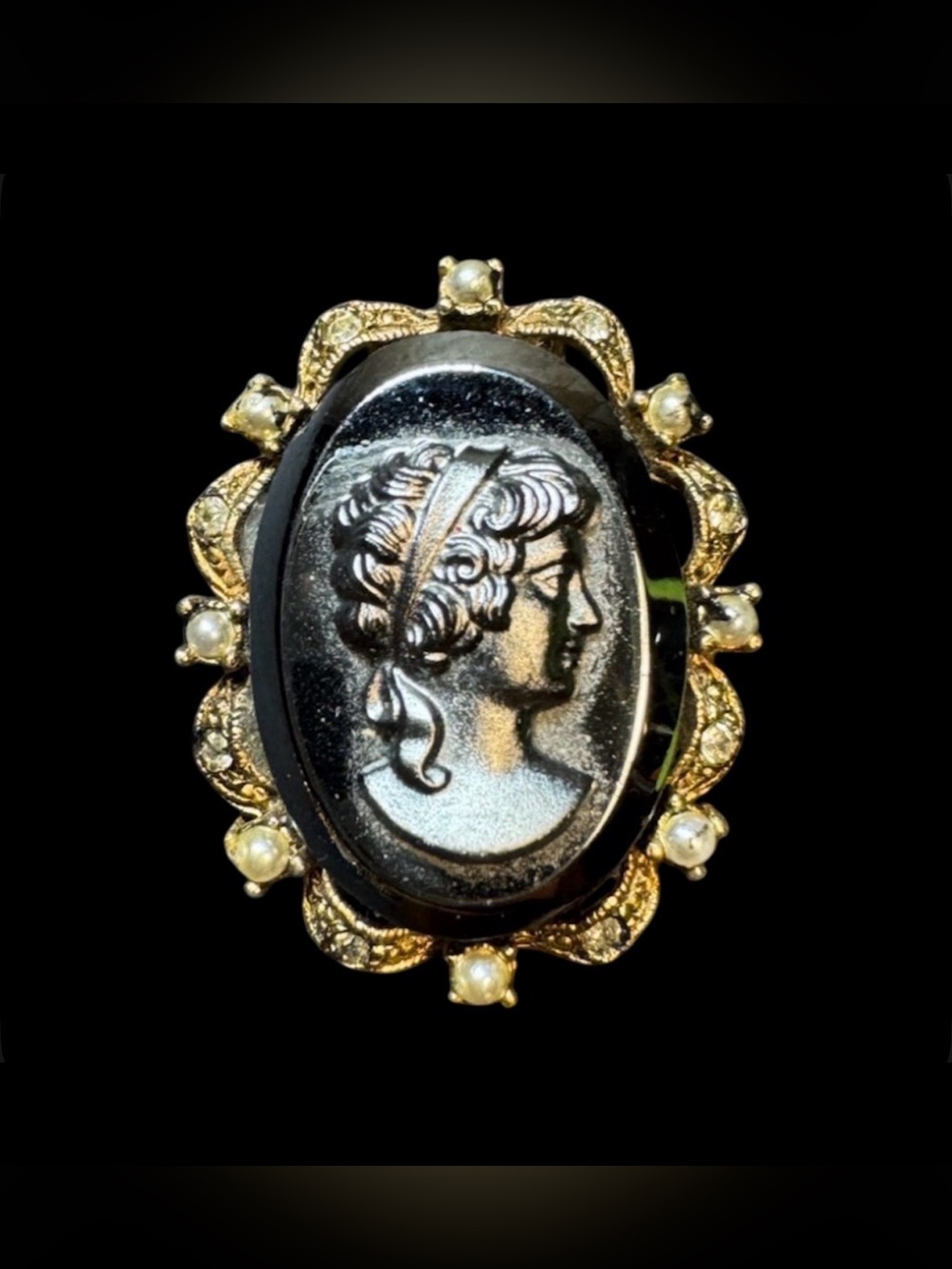 1” Vintage Victorian Lady Brooch Pin Adorned In Faux Pearls Gold Tone